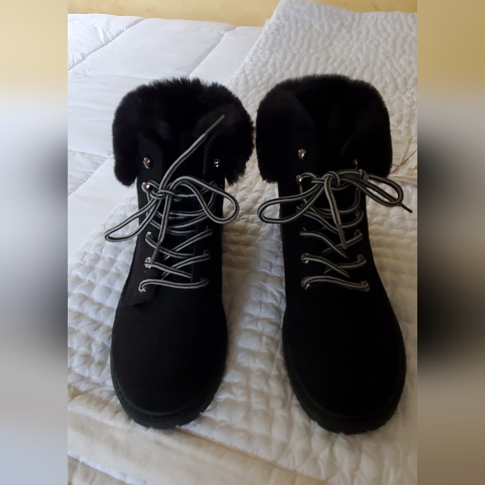 Women's Black Fur-Lined Boots Rock And Candy.
